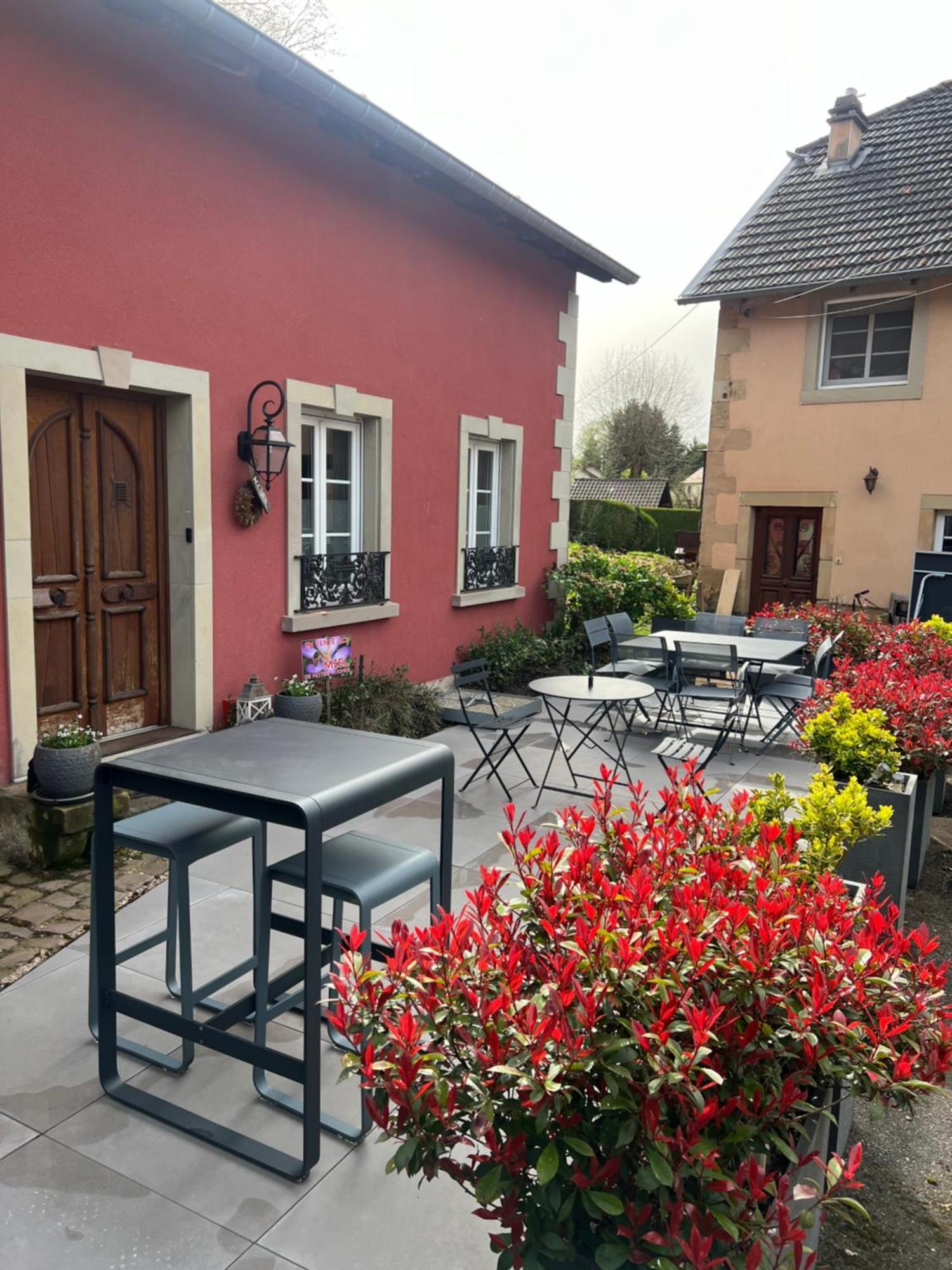 Logis Hotel Domaine Du Moulin Saint-Avold Exterior photo